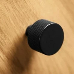 55x43x39 Nachtkommode Mit Zwei Schubladen - Hardus -Clarendon shop 55x43x39 nachtkommode mit zwei schubladen aus wildeiche massivholz hardus 05